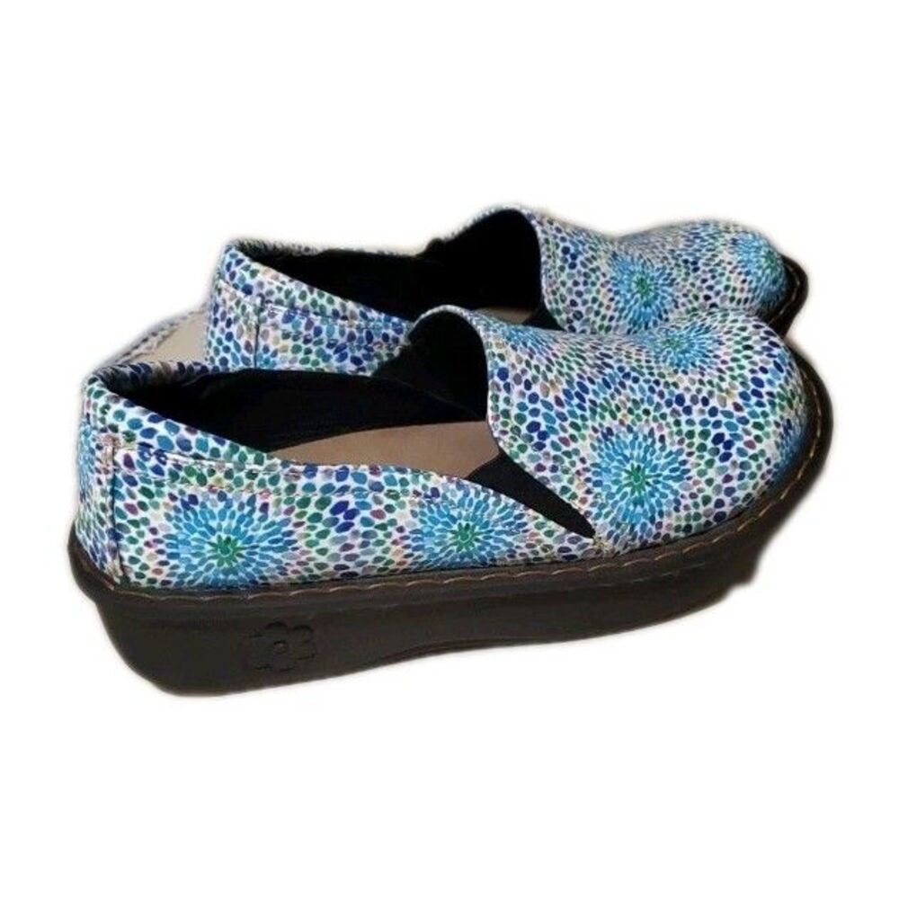 Savvy Ducky Nursing Shoes‎ Size 8.5 Multicolored Blues And Green